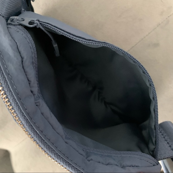 NWT ORIGINAL OG Lululemon Everywere Belt Bag Code Blue - Picture 6 of 16